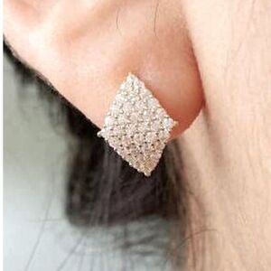 The Queen Of Diamonds earrings in 925 and cubic zirconia